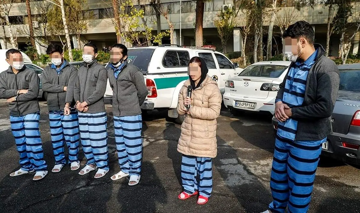 حضور یک متهم دختر در بازسازی صحنه آرمان علی وردی + عکس