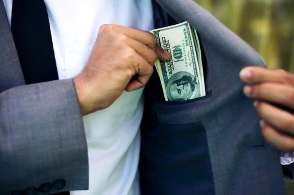 بی آبرویی شرم آور پدر با بچه‌اش وسط خیابان