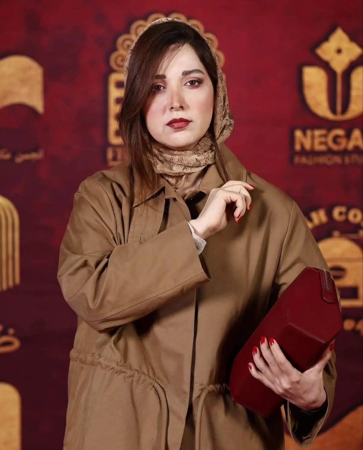 روشنک گرامی با چهره متفاوت با تور سفید/ عکس