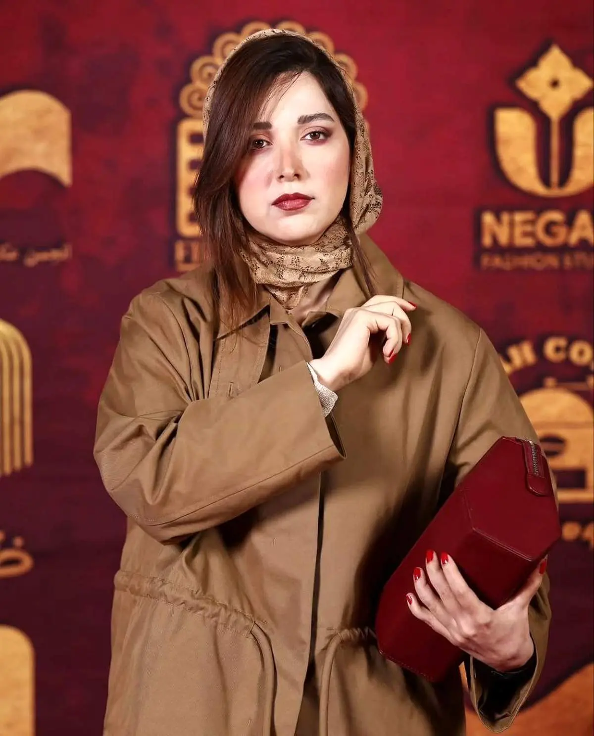 روشنک گرامی با چهره متفاوت با تور سفید/ عکس