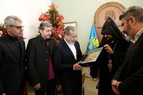دیدار عراقچی از کلیسای ارامنه در آستانه سال نو میلادی