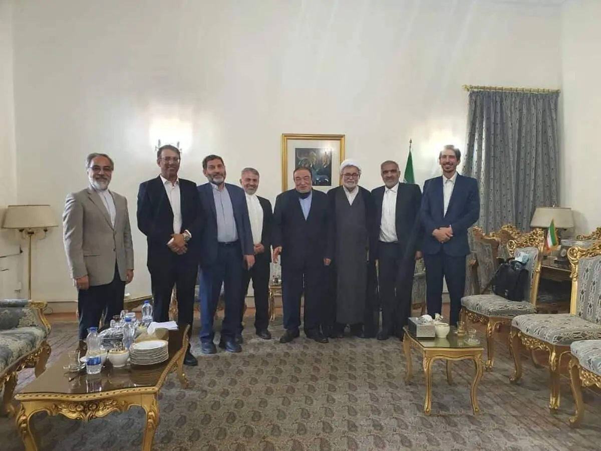 نمایندگان به وزارت خارجه رفتند 