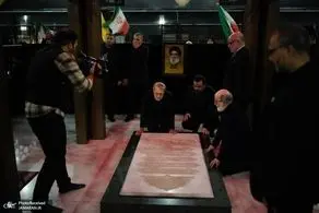 علی لاریجانی بر سر مزار سیدحسن نصرالله 