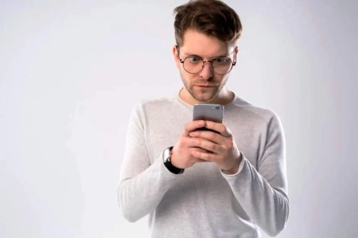 بهترین رفتار با کسی که جواب پیاممان را نمی‌دهد، چیست؟