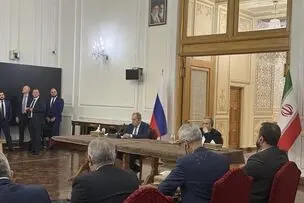 عراقچی در نشست خبری با لاوروف: اروپایی‌ها باید مسیر عقلانیت را در پیش بگیرند
