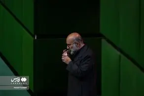 این نماینده در صحن علنی مجلس و در حال شیرکاکائو‌ خوردن شکار شد + ببینید 