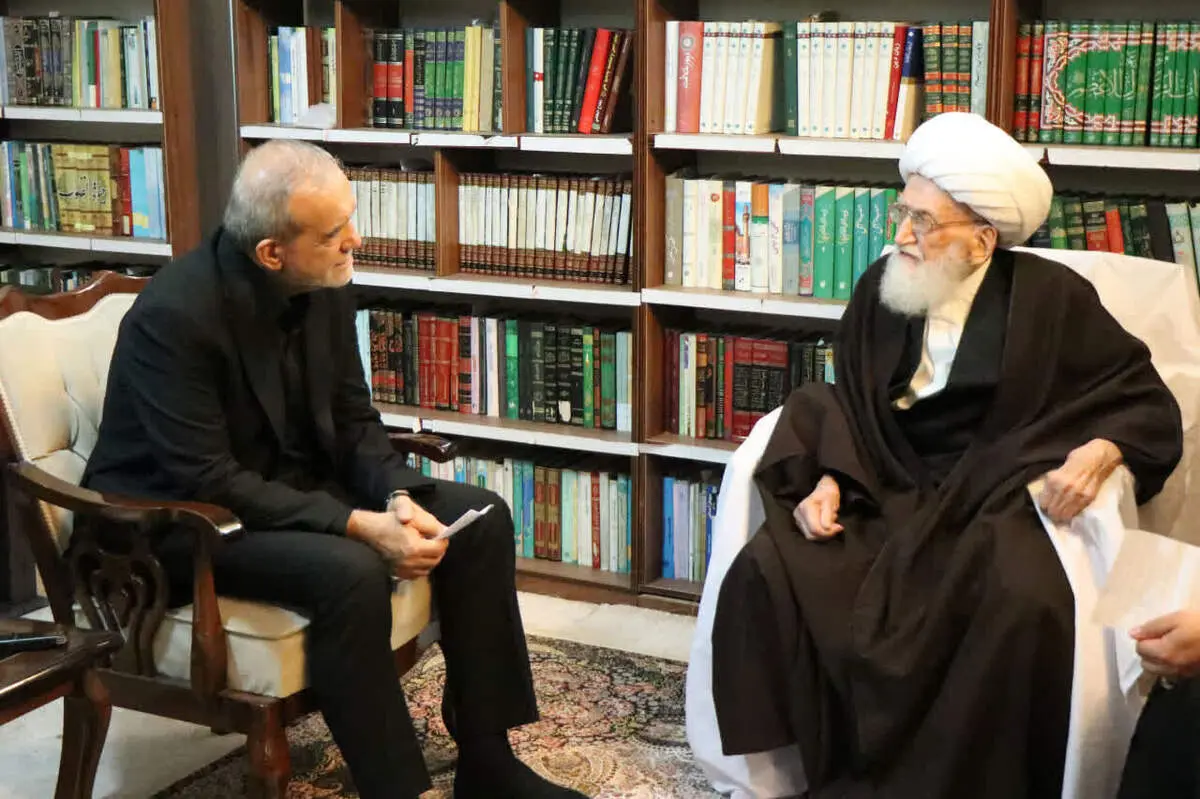آیت الله نوری همدانی: از رییس‌جمهور حمایت می‌کنیم/ صداوسیما از بیان مطالب ناامید کننده پرهیز کند