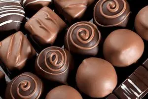 خواص شگفت‌انگیز شکلات تلخ برای قلب و عروق