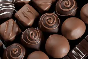 خواص شگفت‌انگیز شکلات تلخ برای قلب و عروق