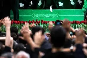 تشییع پیکر مطهر رهبر شهید ایران از تقاطع یادگار امام به سمت میدان آزادی آغاز شد