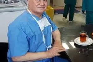 لحظه واقعی سکته پزشک معروف مشهدی در حین طبابت وسط بیمارستان+فیم