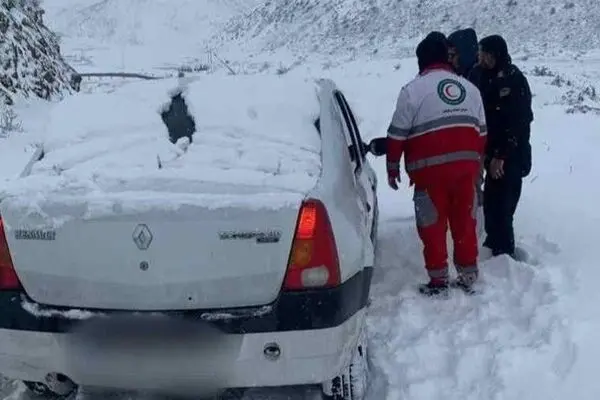 گرفتاری حدود ۸۰۰۰ نفر در برف و کولاک در نقاط مختلف کشور