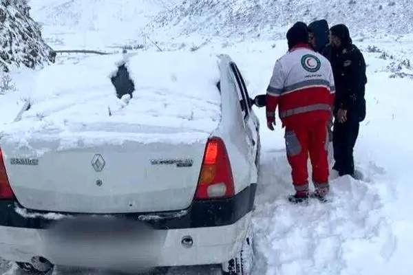 گرفتاری حدود ۸۰۰۰ نفر در برف و کولاک در نقاط مختلف کشور