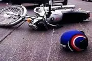 تصادف شدید موتورسورا با پژو متوقف شده در بزرگراه