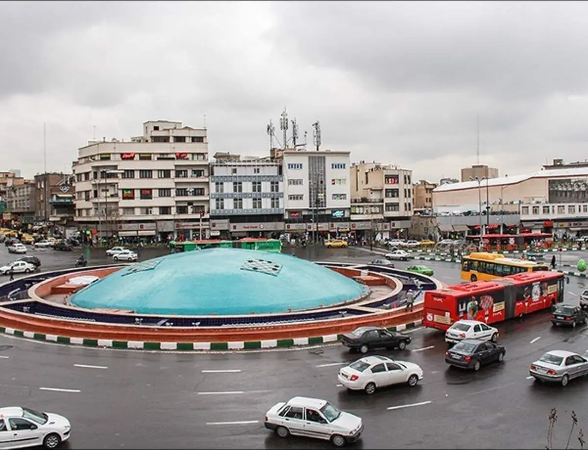 عکس عجیب از دیوارنگاره میدان انقلاب + ببینید 