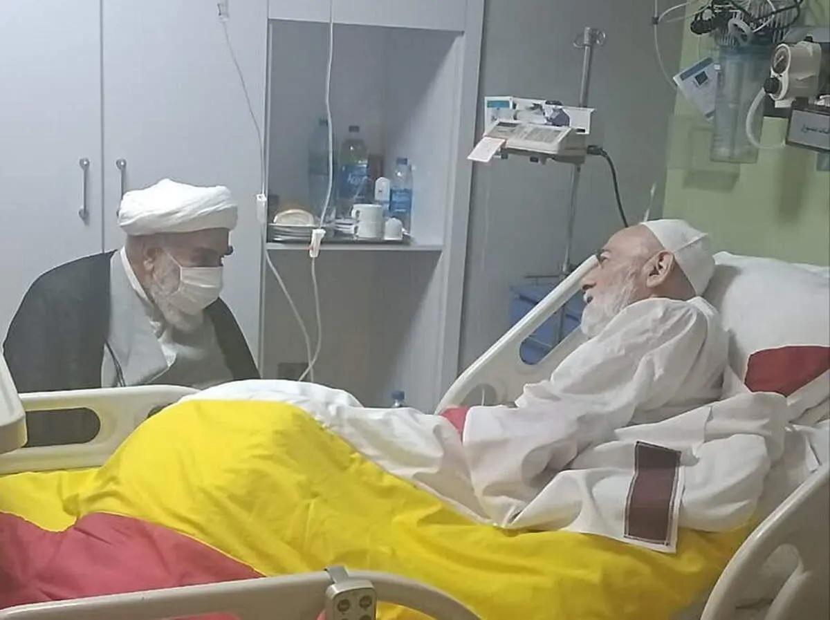 نماینده رهبر انقلاب به دیدار آیت الله گرامی در بیمارستان رفت 