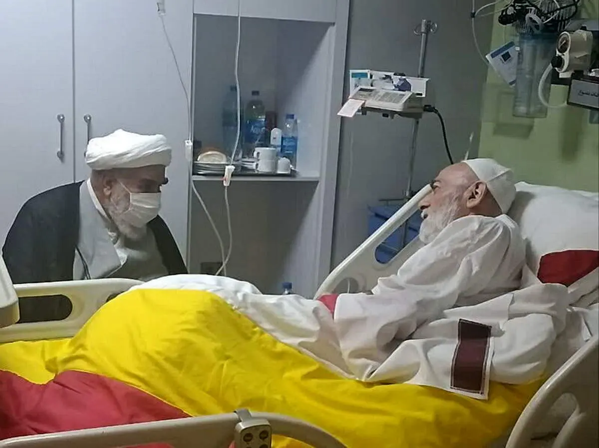 نماینده رهبر انقلاب به دیدار آیت الله گرامی در بیمارستان رفت
