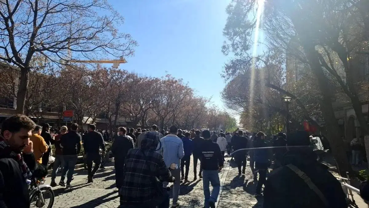 ماجرای اعتراض بازاریان در لاله‌زار و سبزه میدان چیست؟