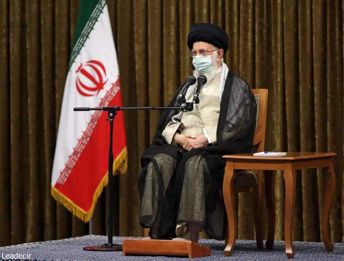 جمعی از پرستاران و خانواده شهدای سلامت با رهبری دیدار می‌کنند