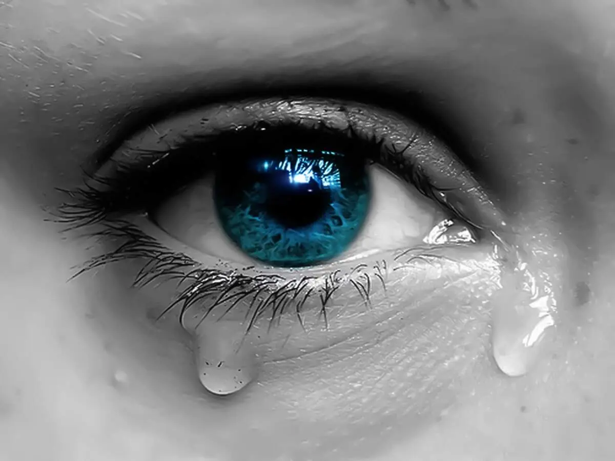 چرا اشک چشم شور است؟
