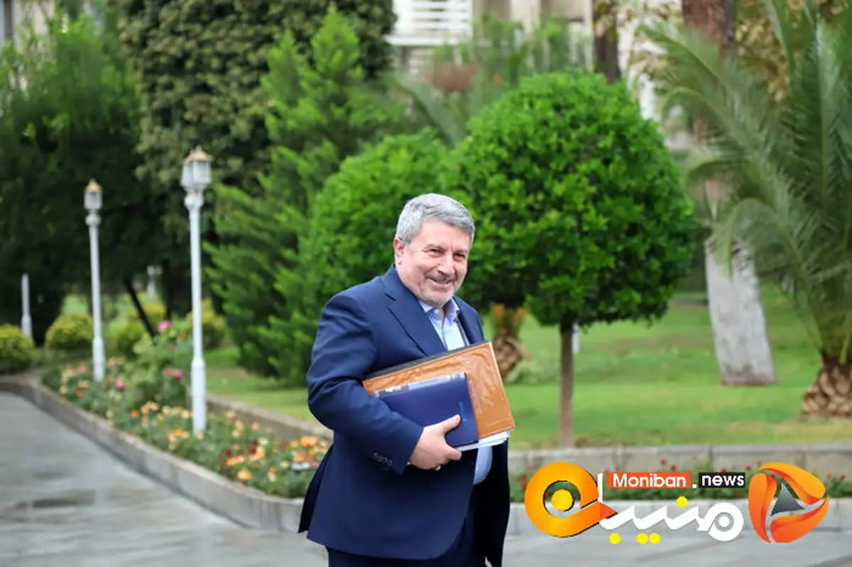 واکنش الیاس حضرتی به خبر درخواست ویزای آمریکا برای خانواده رئیس‌جمهور