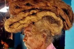 چهره چندش مردی که 40 سال موهای خود را نشسته است +عکس