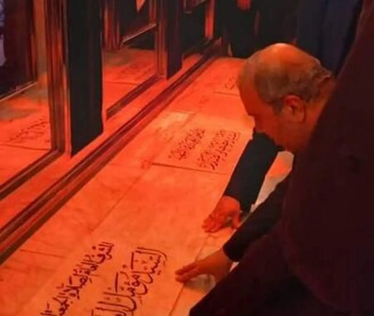 حضور سفیر ایران در عراق بر سر مزار شهید "محمد صادق صدر" و دو فرزندش
