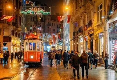 حرکت یک بلاگر ایرانی در ترکیه جنجال به پا کرد!/ فیلم