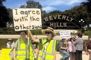 تظاهرات مردم نیویورک علیه ترامپ/ معترضان خواستار توقف جنگ علیه ایران شدند + عکس 