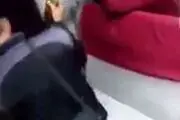 مسافر خطرناک قطار همه را فراری داد + عکس