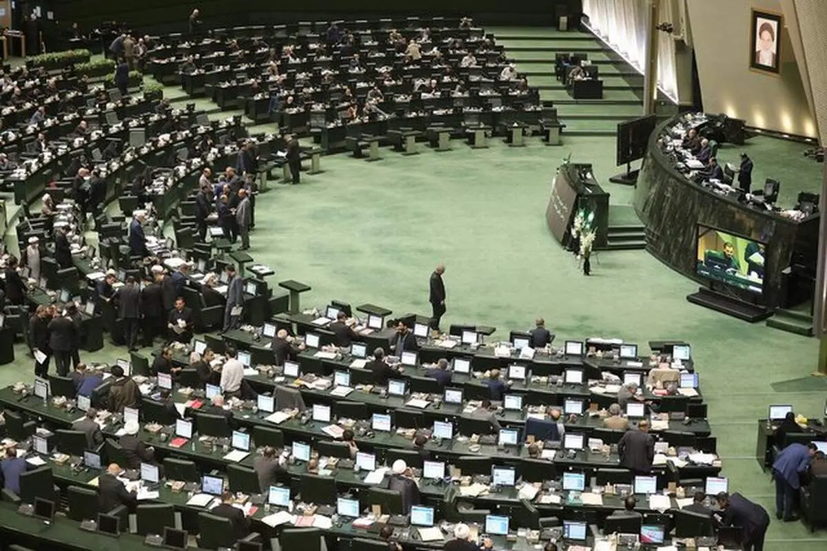 حمله کوچک‌ زاده با جملاتی زننده و زشت: راضی نیستم یک قِران از مالیات من خرج لس‌آنجلسی‌های پفیوز شود! 