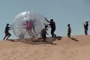 زورب بال جان یک گردشگر در کویر ریگ جن را گرفت