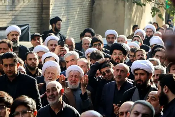 گریه‌های کاظم صدیقی در مراسم تشییع پسرش + ببینید 
