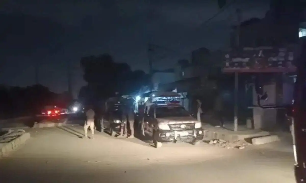 یک مرکز امنیتی در کراچی پاکستان هدف انفجار و تیراندازی قرار گرفت