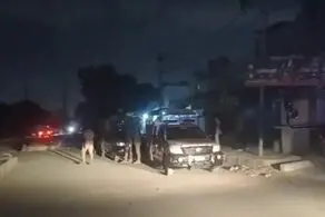 یک مرکز امنیتی در کراچی پاکستان هدف انفجار و تیراندازی قرار گرفت