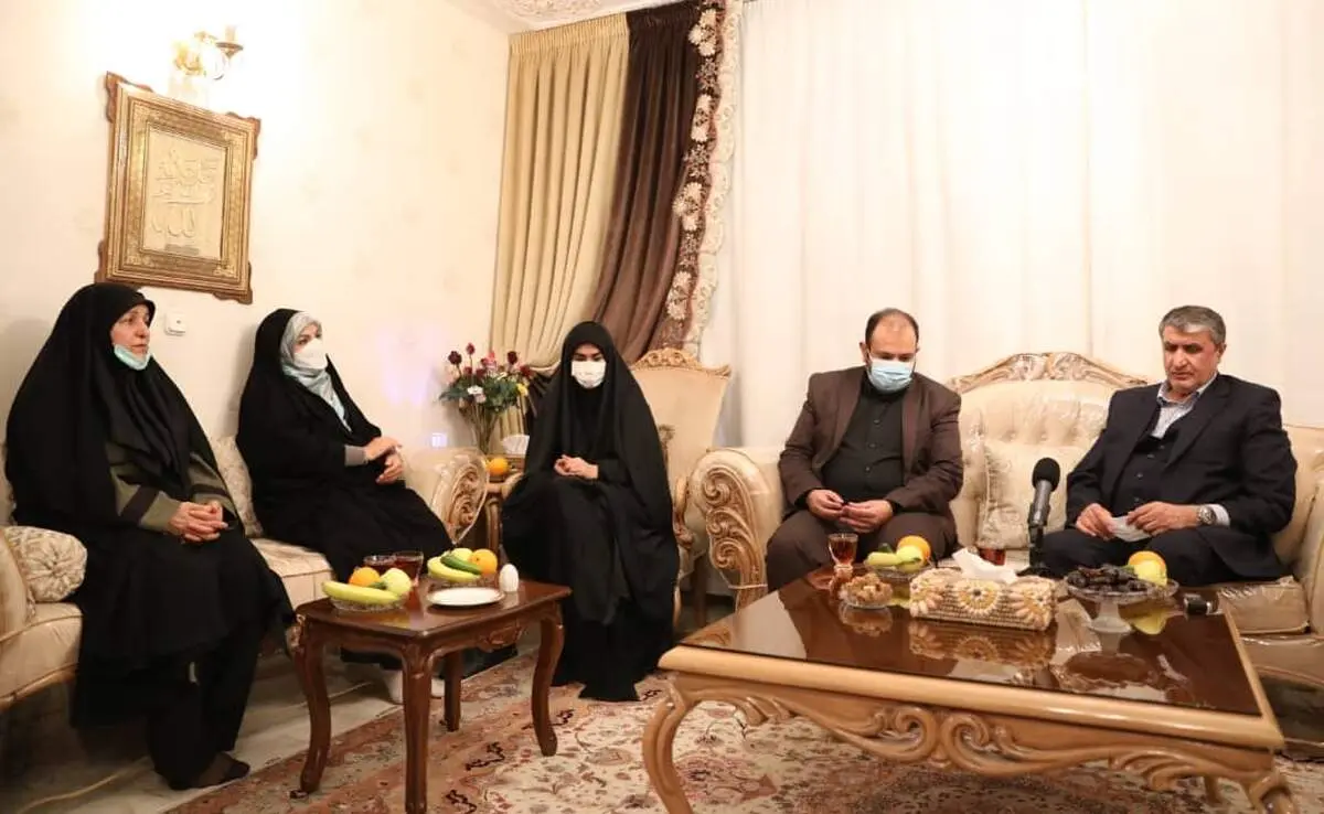 رییس سازمان انرژی اتمی با همسر دانشمند هسته‌ای دیدار کرد 