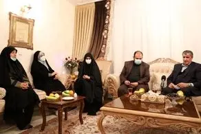 رییس سازمان انرژی اتمی با همسر دانشمند هسته‌ای دیدار کرد 