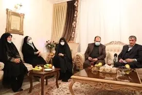 رییس سازمان انرژی اتمی با همسر دانشمند هسته‌ای دیدار کرد 