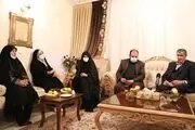 رییس سازمان انرژی اتمی با همسر دانشمند هسته‌ای دیدار کرد 