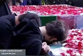 بوسه فرزندان شهید سلیمانی بر تابوت شهدای خدمت+فیلم