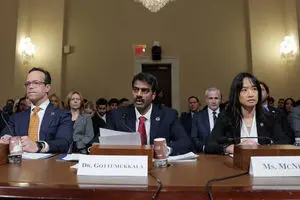 گاف سنگین رئیس امنیت سایبری آمریکا