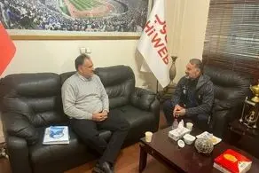 مددی تمام قد پشت فکری ایستاد