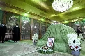 رئیسی به مرقد امام رفت