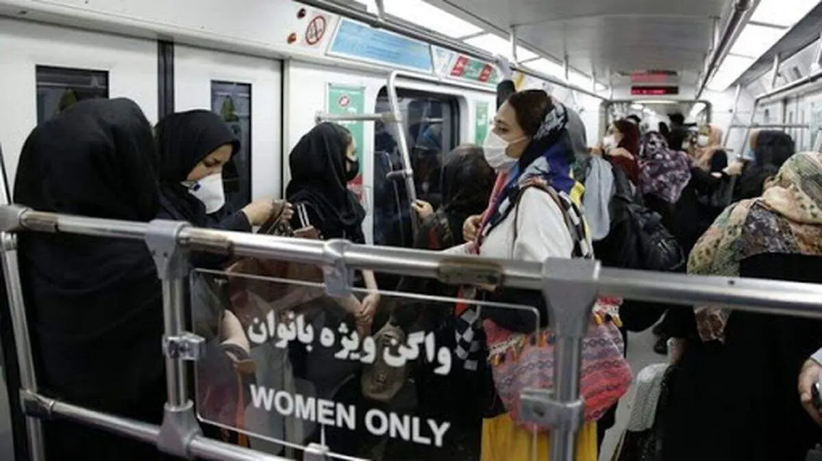 این اقا در مترو بانوان فکر می کند «یوسف» است در بین زیلخاهان