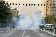 فارس: تجمع اعتراضی در خیابان ولی عصر / اینترنت تقریبا قطع شده است / پلیس برای پراکنده کردن جمعیت از گاز اشک آور استفاده کرد