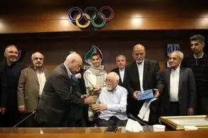 مراسم تجلیل از اردشیر لارودی، پیشکسوت روزنامه نکاری ورزشی 
 و همچنین نفرات اول جشنواره جهانی ایپس در روز جهانی خبرنگاران ورزشی