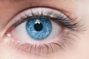  تصاویری وحشتناک از جرم‌گیری تخم چشم با تیغ