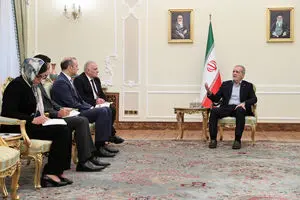 باید به‌گونه‌ای حرکت کنیم که هیچ قدرت خارجی نتواند خللی در روابط دوستانه ایران و ارمنستان ایجاد کند