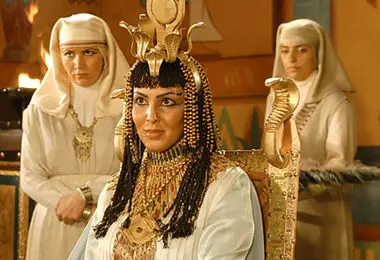 بازیگر سریال یوسف پیامبر در کنار باباپنجعلی سریال پایتخت/ عکس