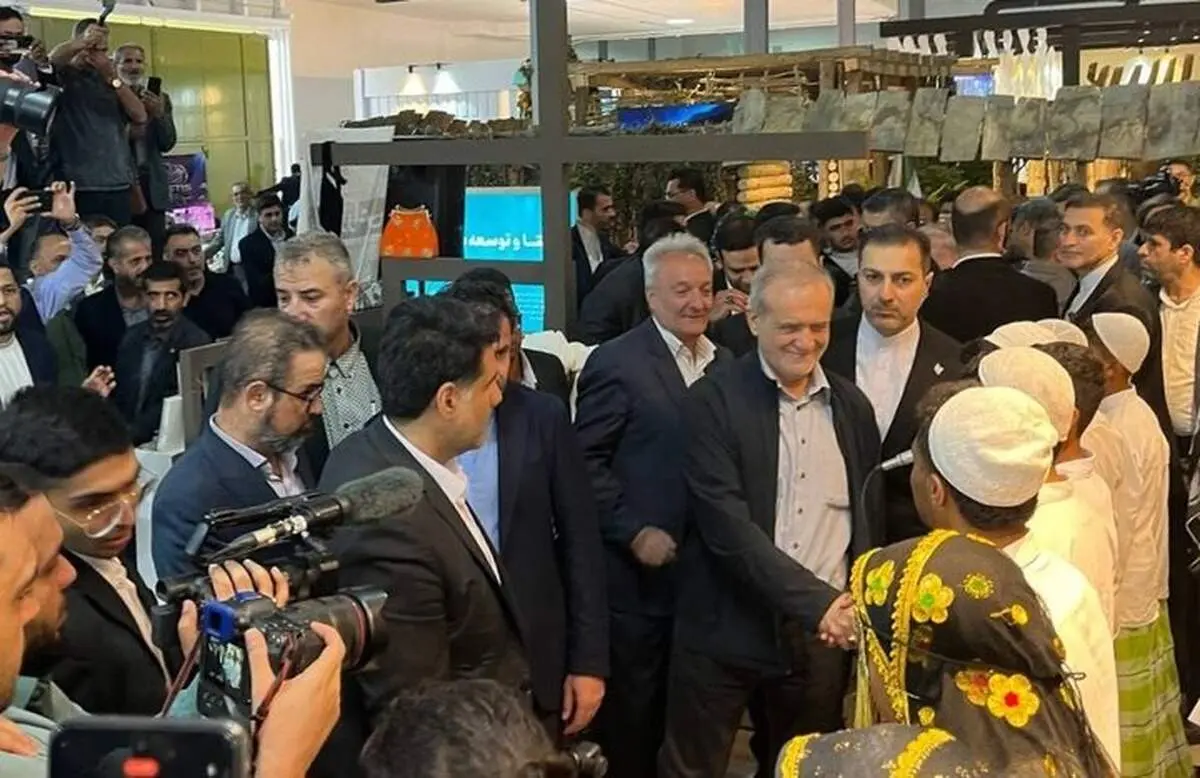 پزشکیان از نمایشگاه توانمندی‌های روستایی و عشایری بازدید کرد
